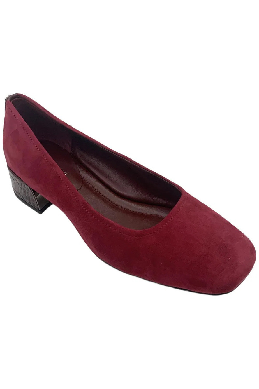 Donald Pliner Women's Drew Suede Elastic Slip-On Heel Bordeaux - Medium
